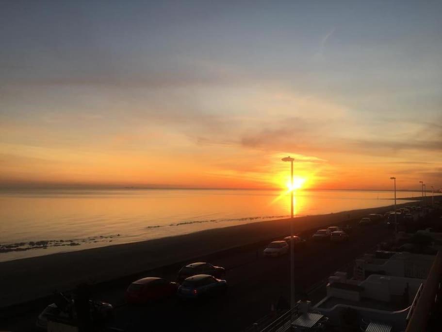 The View Sandgate Beach エクステリア 写真